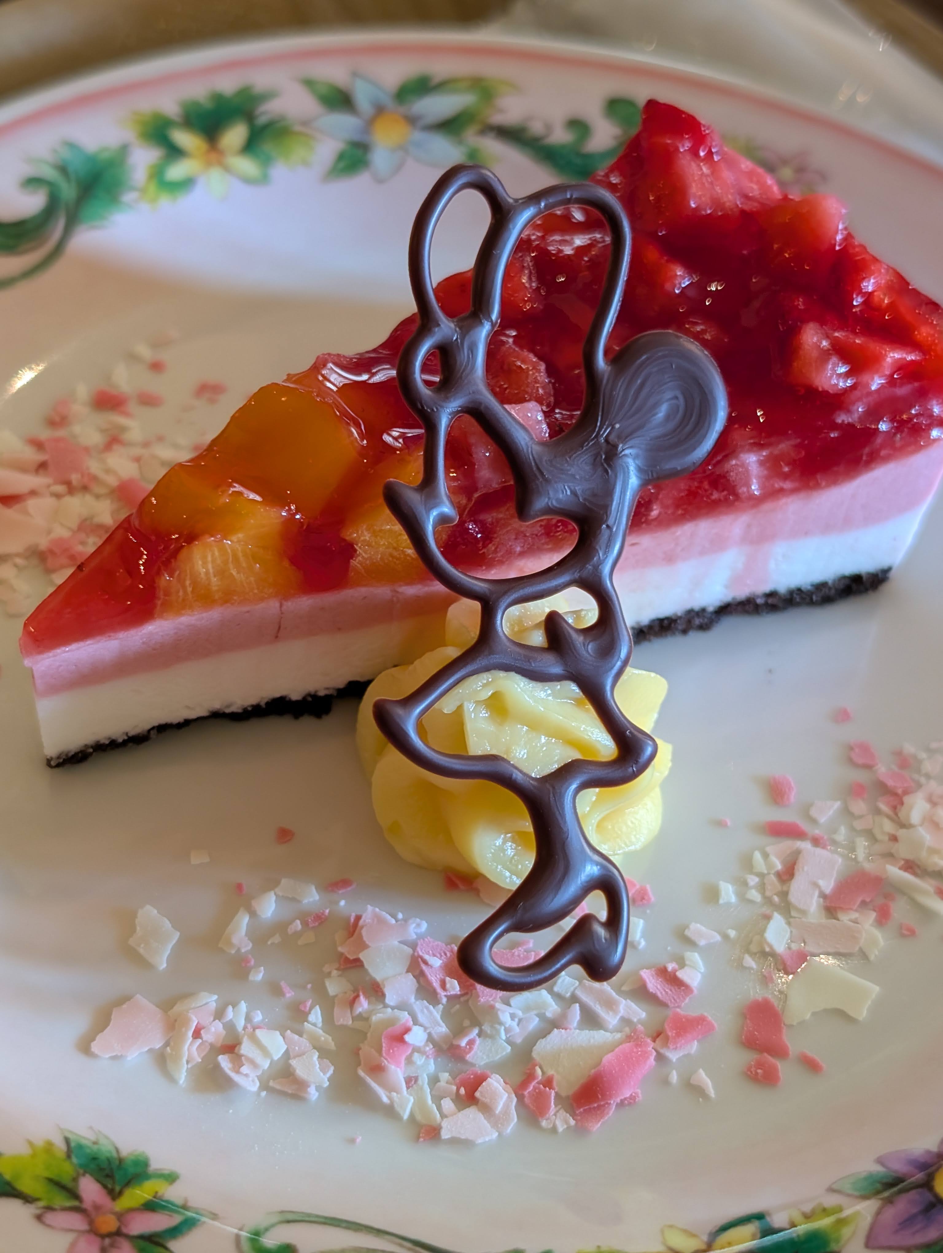 ミニーのチョコ飾り付きのデザートプレート