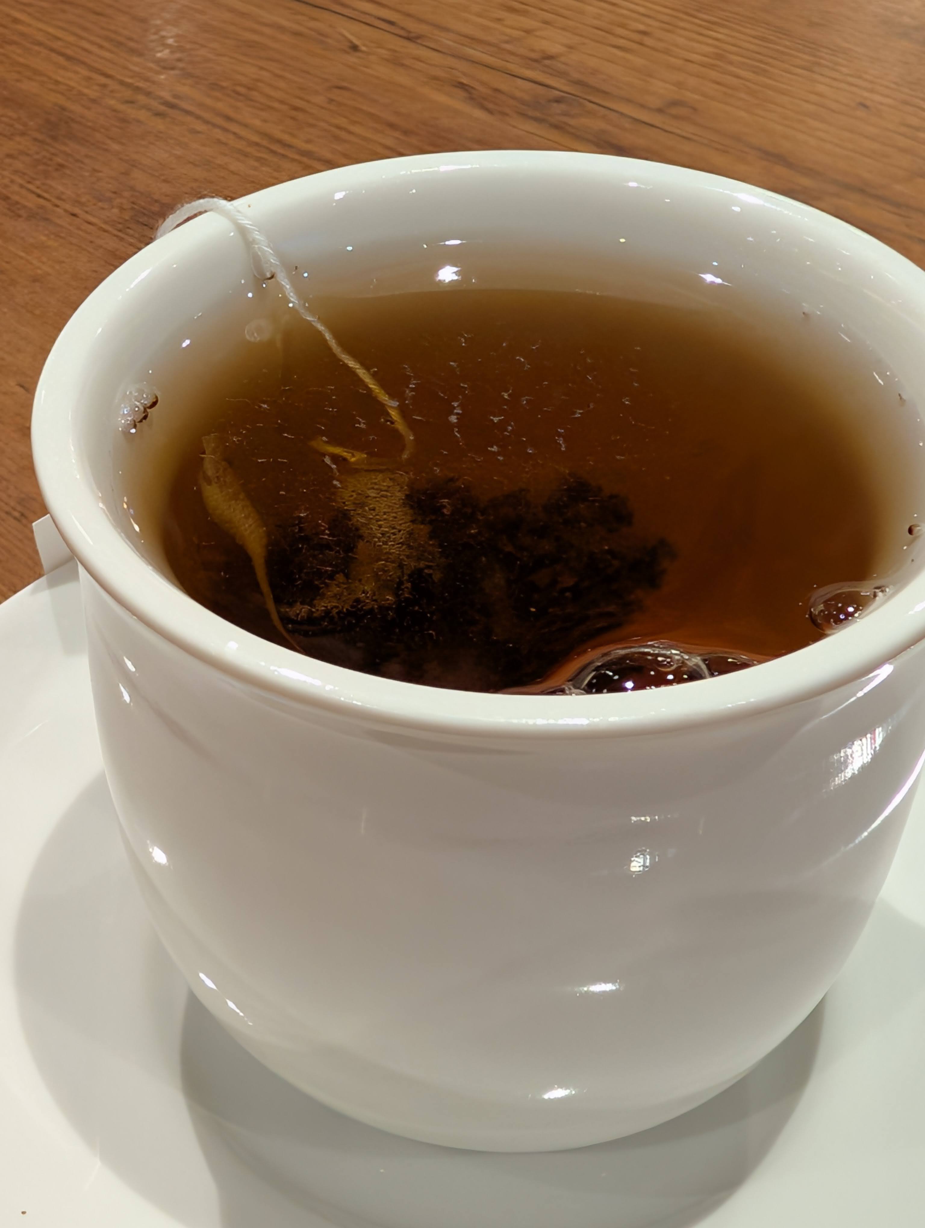 なみなみ注がれた紅茶