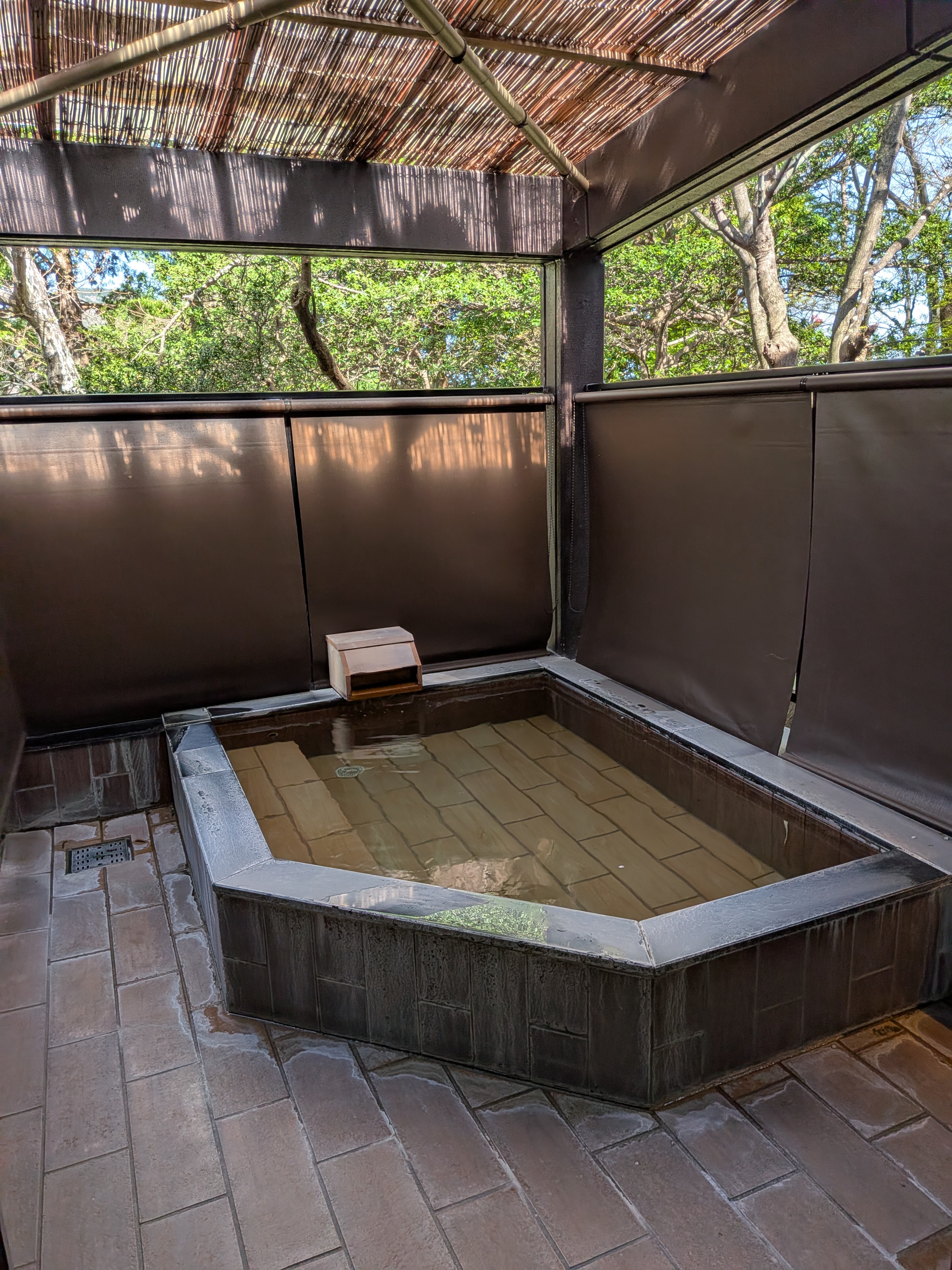 源泉かけ流しの部屋風呂