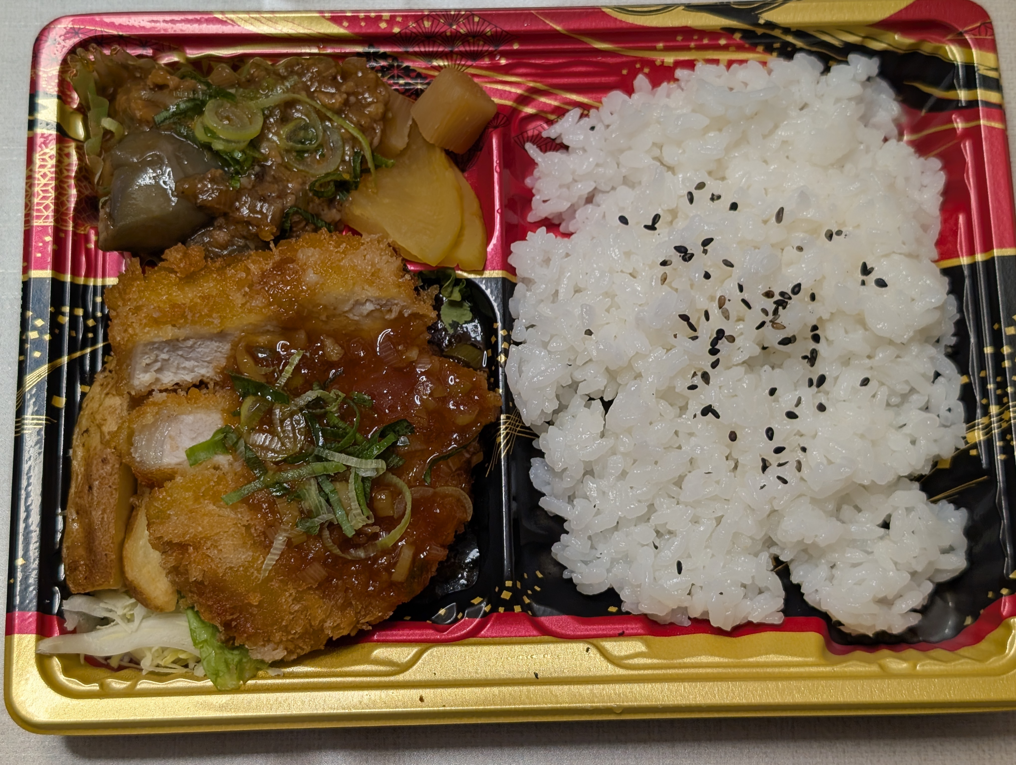 スーパーで買った弁当の夕食