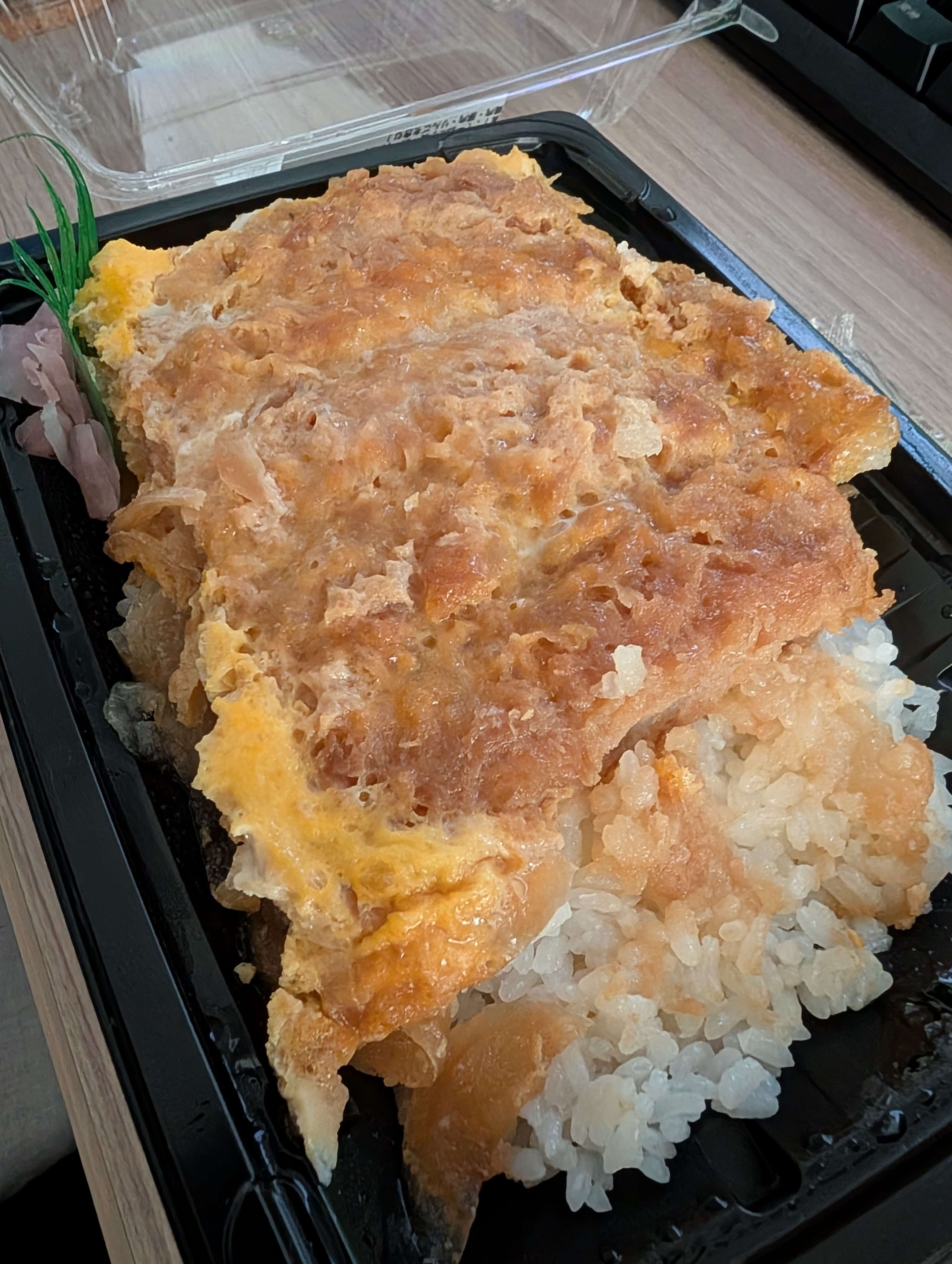 スーパーで買ったカツ丼弁当