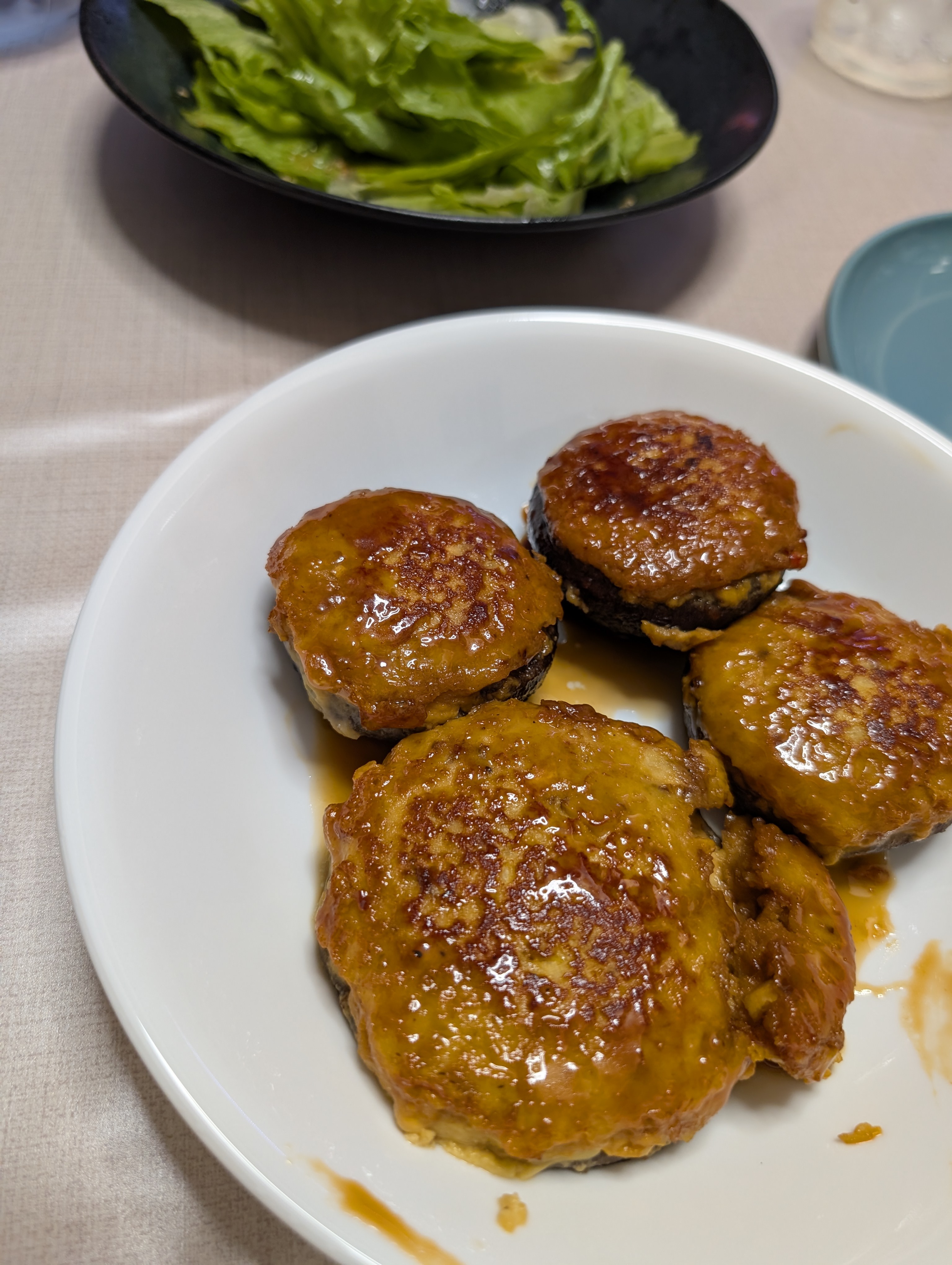 照り焼き風のシイタケの肉詰め