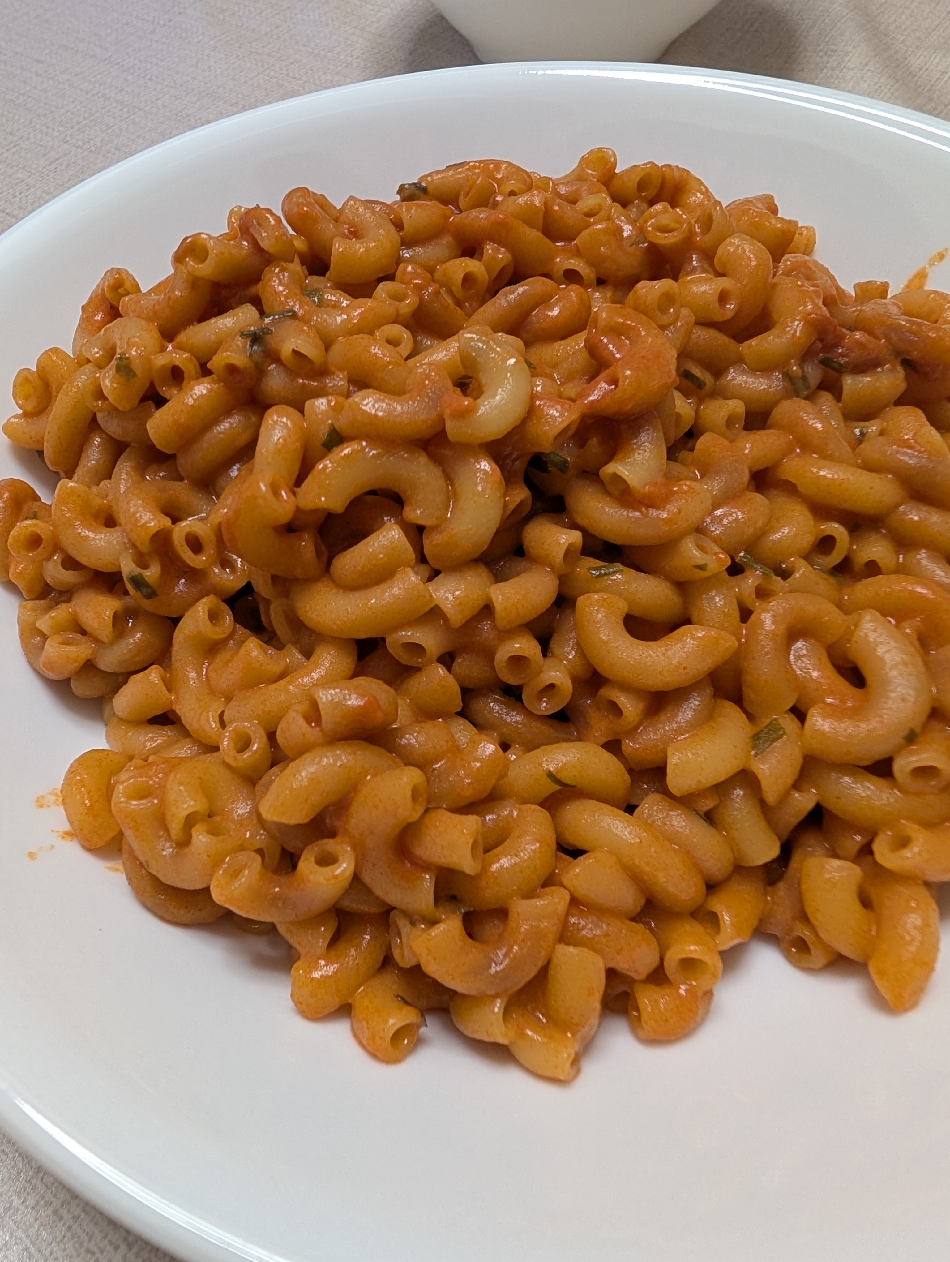 トマト味のショートパスタ