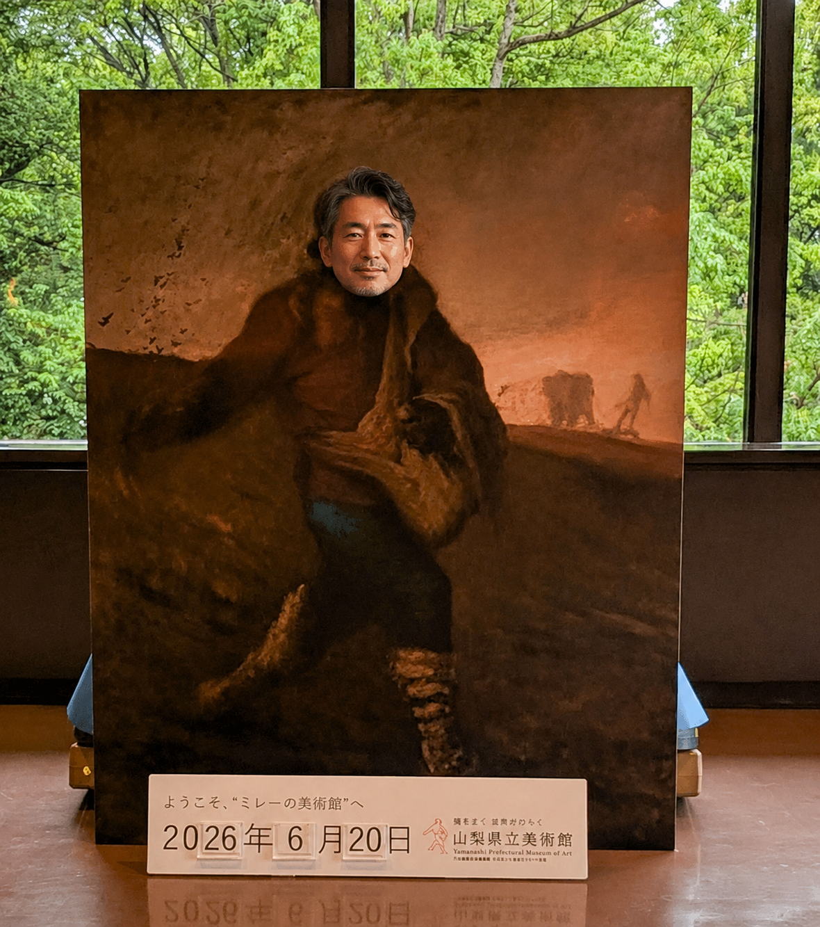 山梨県立美術館の顔ハメパネルで撮った一枚
