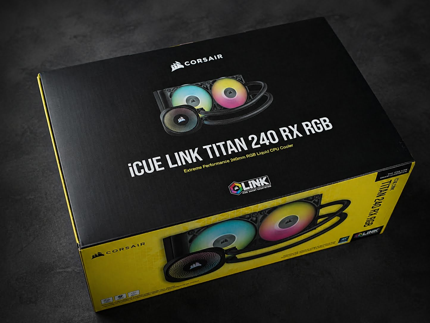 届いたiCUE LINK TITAN RX RGB 240