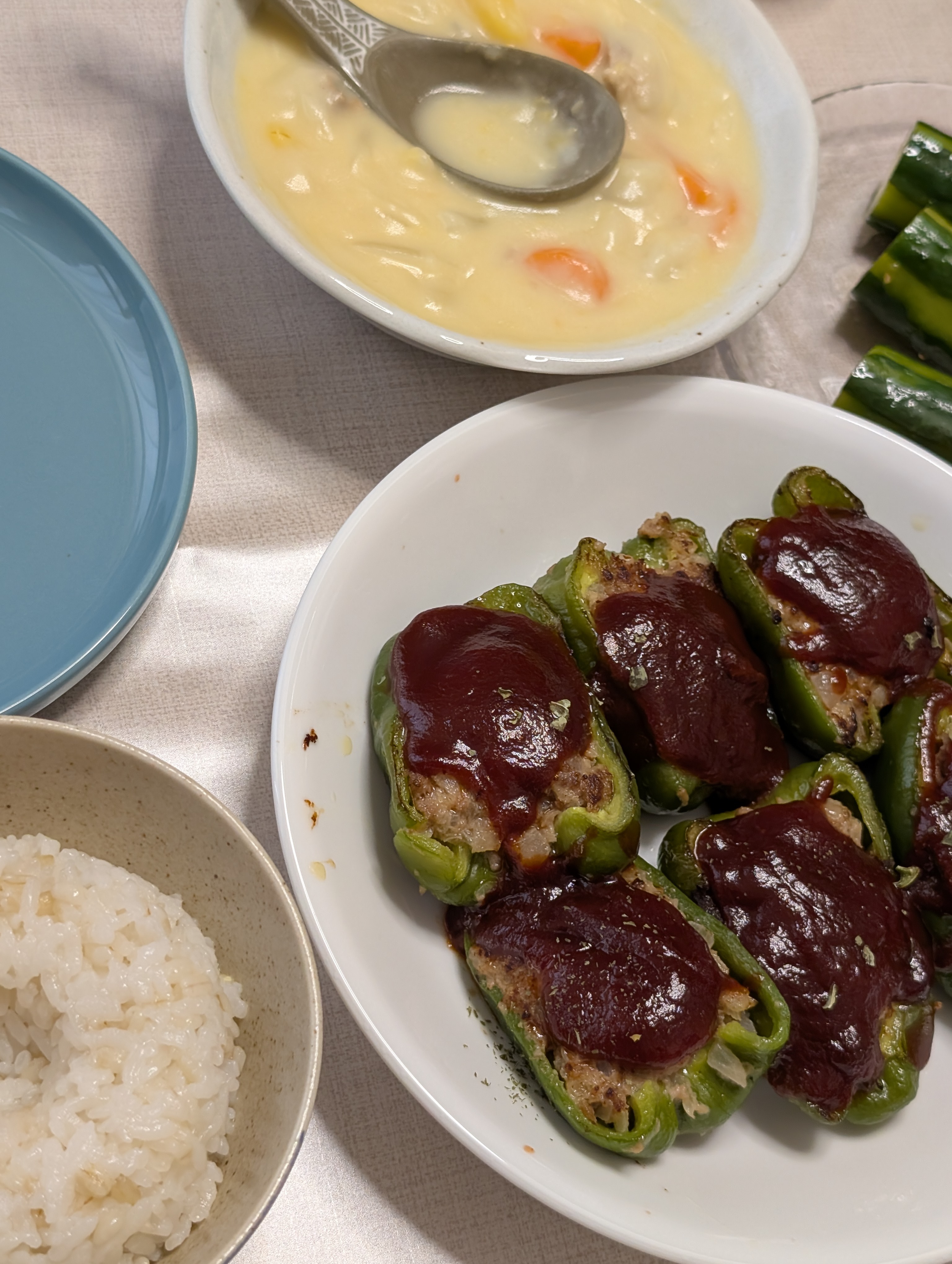 ピーマンの肉詰めとシチュー