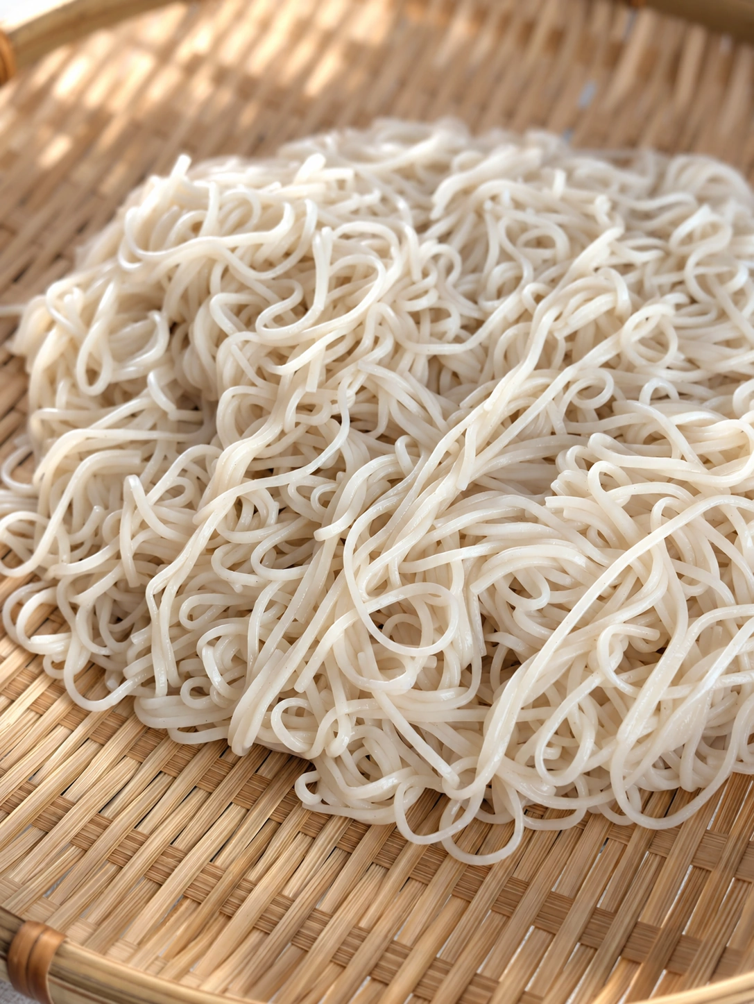 竹ããã«çãããè¹ã§ããŠã®çœãæŽç§ãã°